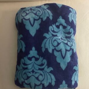 Luxurious Blue Patterned So Soft throw
